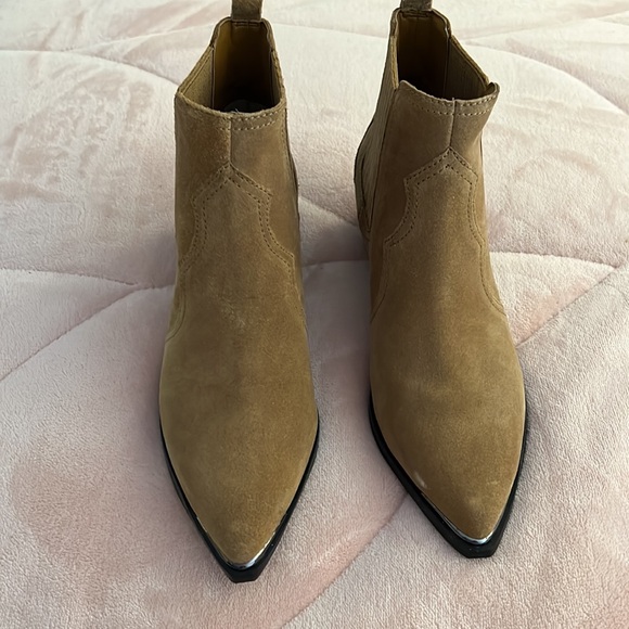 Marc Fisher ankle boots size 6 in tan - Picture 2 of 4